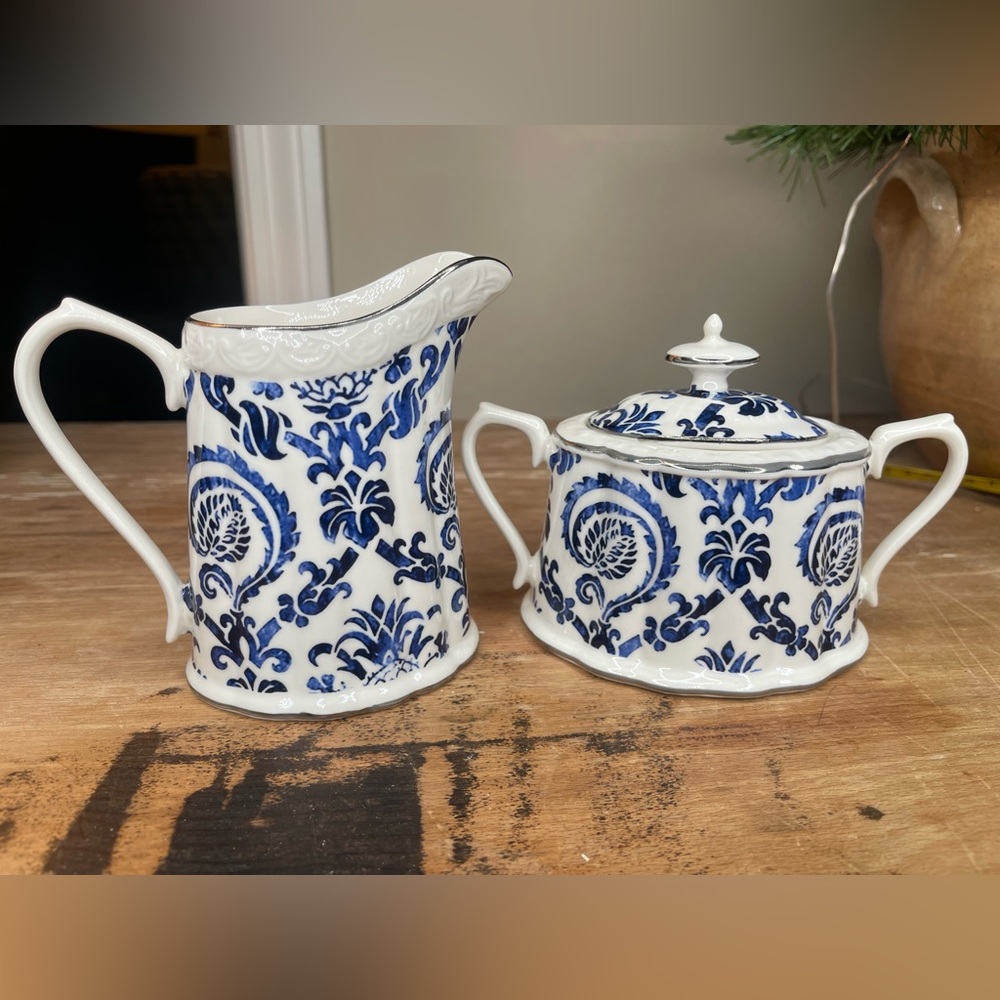 Grace’s Teaware Fine Porcelain Sugar and creamer set